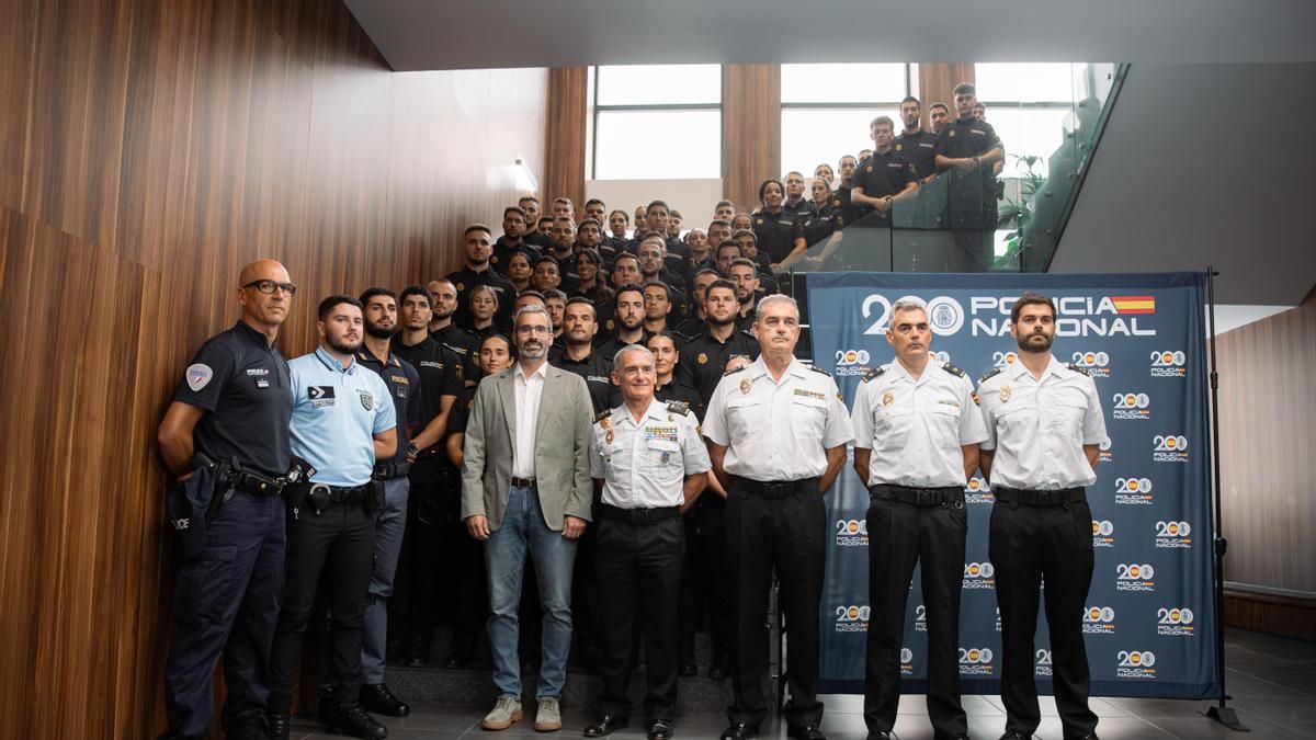 Lucas recibe a 65 policías nacionales en prácticas que completarán su formación en la Región de Murcia