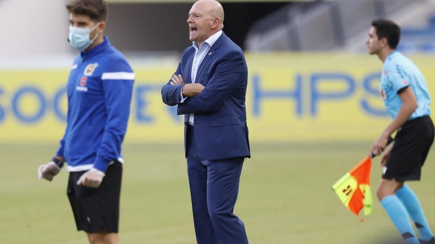 Pepe Mel, muy crítico con el césped del Estadio de Gran Canaria