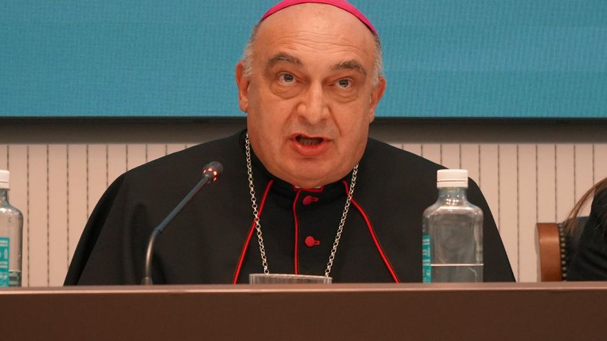 El arzobispo de València advierte a la ultraderecha: "Estamos en una sociedad multicultural y multirreligiosa, y debemos aprender a convivir"