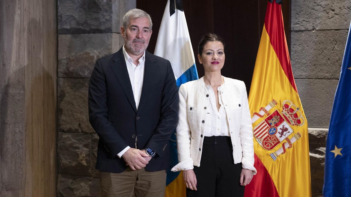 Rego y Clavijo posan tras la reunión en la que han tratado el reparto de menores migrantes.