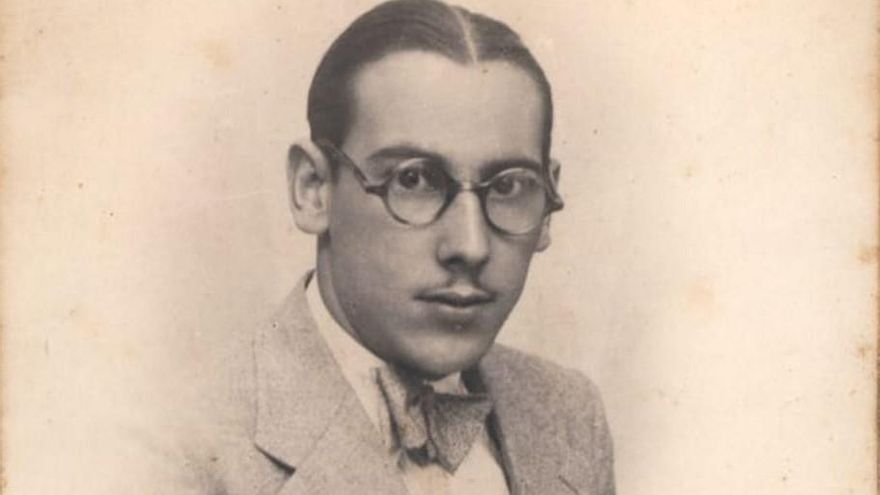 Cómo el hallazgo del archivo del jefe de la Falange en un vertedero de un pueblo de Sevilla acabó convertido en una novela