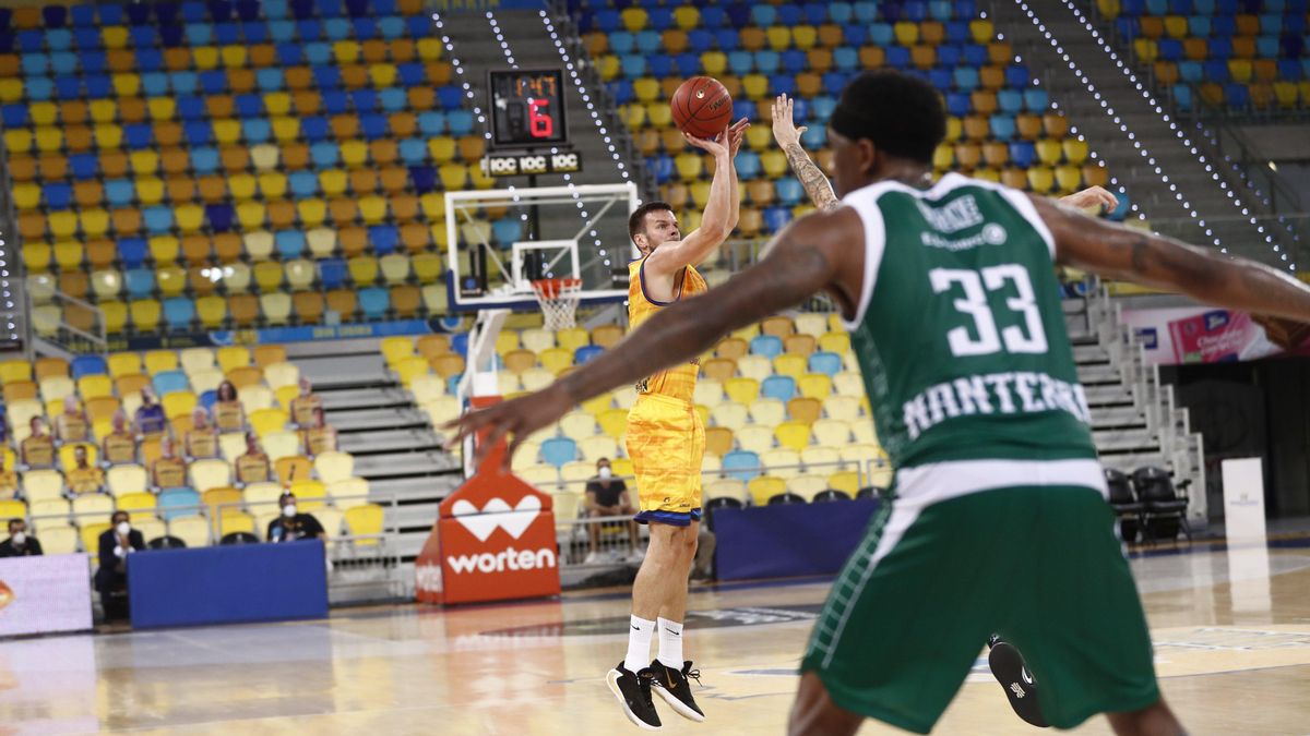 Acción del encuentro celebrado en el Gran Canaria Arena.