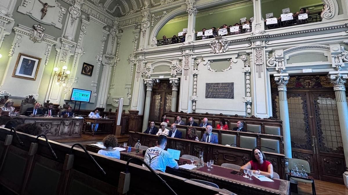 Las asociaciones feministas recogen firmas para restituir a las víctimas de violencia de género en la vivienda pública de Valladolid