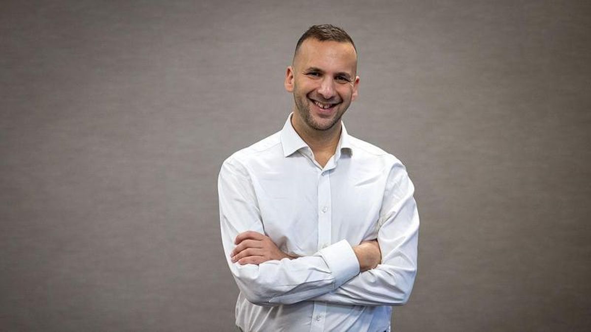 Zack Polanski, el nuevo líder de la izquierda británica se dispara ante el hundimiento de los laboristas