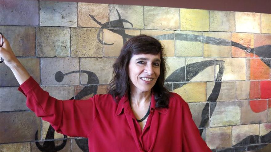 La física brasileña Marcia Barbosa recoge uno de los cinco premios L'Oréal-Unesco 2013