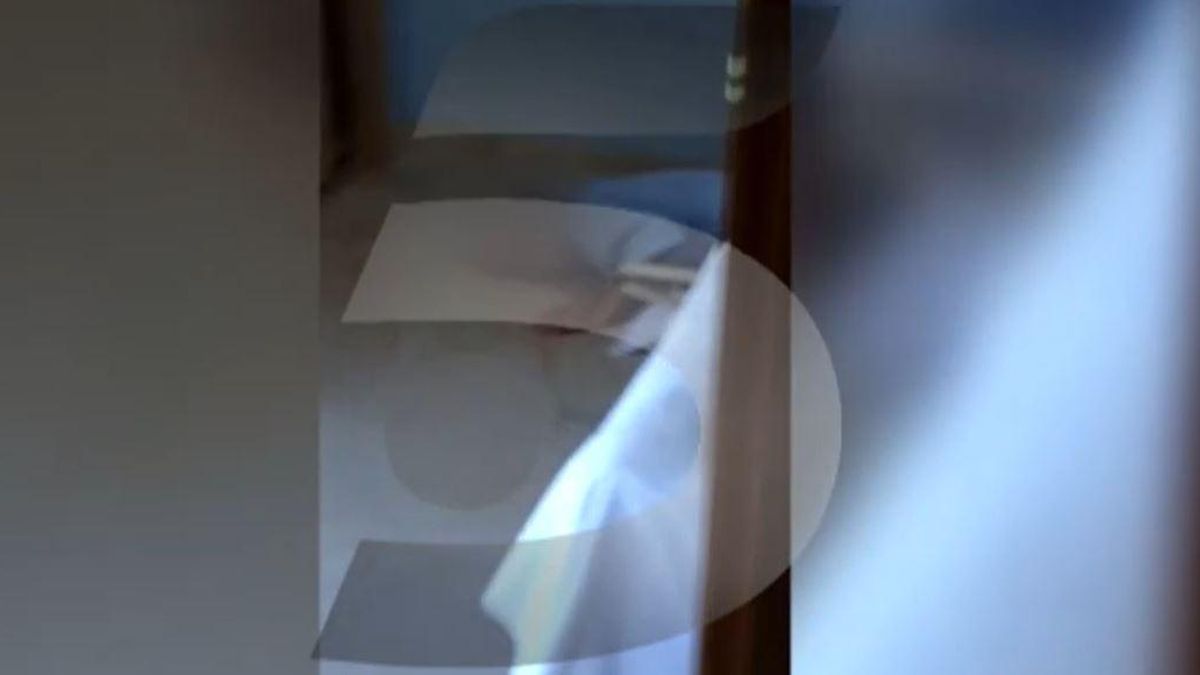 Una de las imágenes captadas por la trabajadora y difundidas por Telecinco.