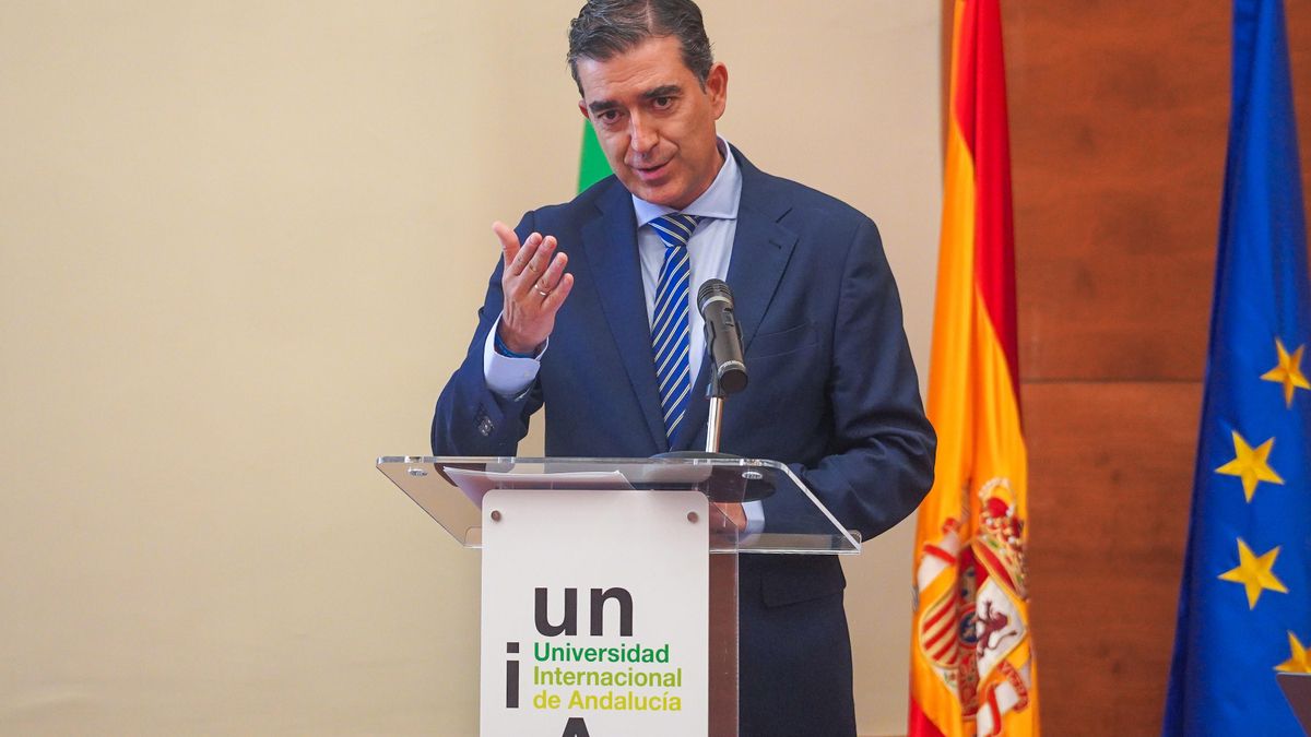 Herido el alcalde de Baeza tras descolgarse la cabina del ascensor de su casa con él dentro