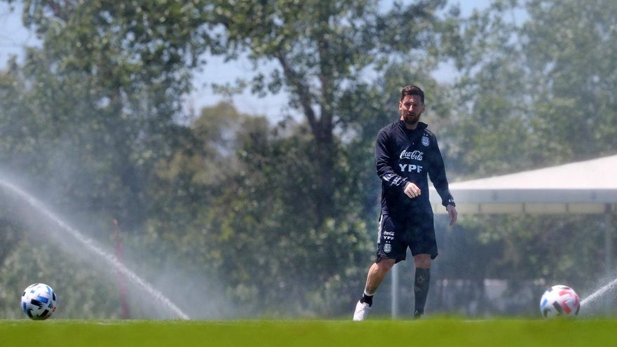 Messi llegó a la Argentina y ya está en el predio de Ezeiza para jugar las Eliminatorias con la Selección