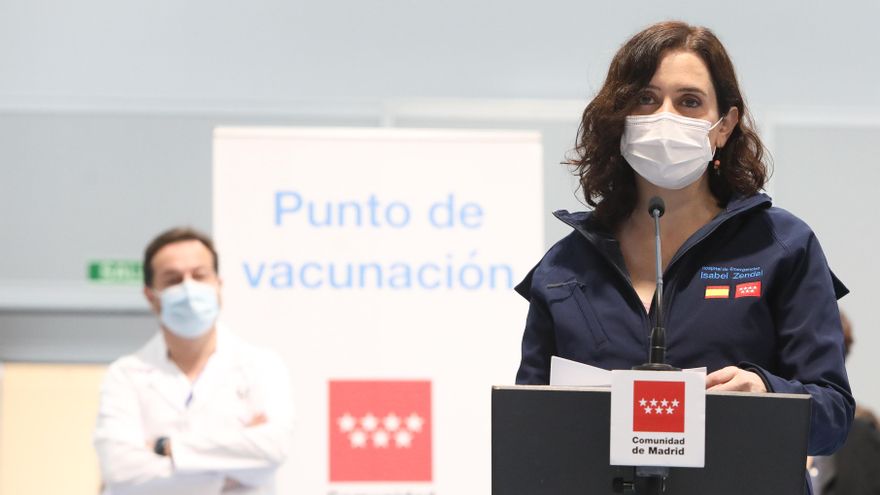 Los sanitarios de Madrid denuncian el "caos" para vacunar a los mayores de 80 años el jueves: "No hay material ni planificación, se perderán dosis"