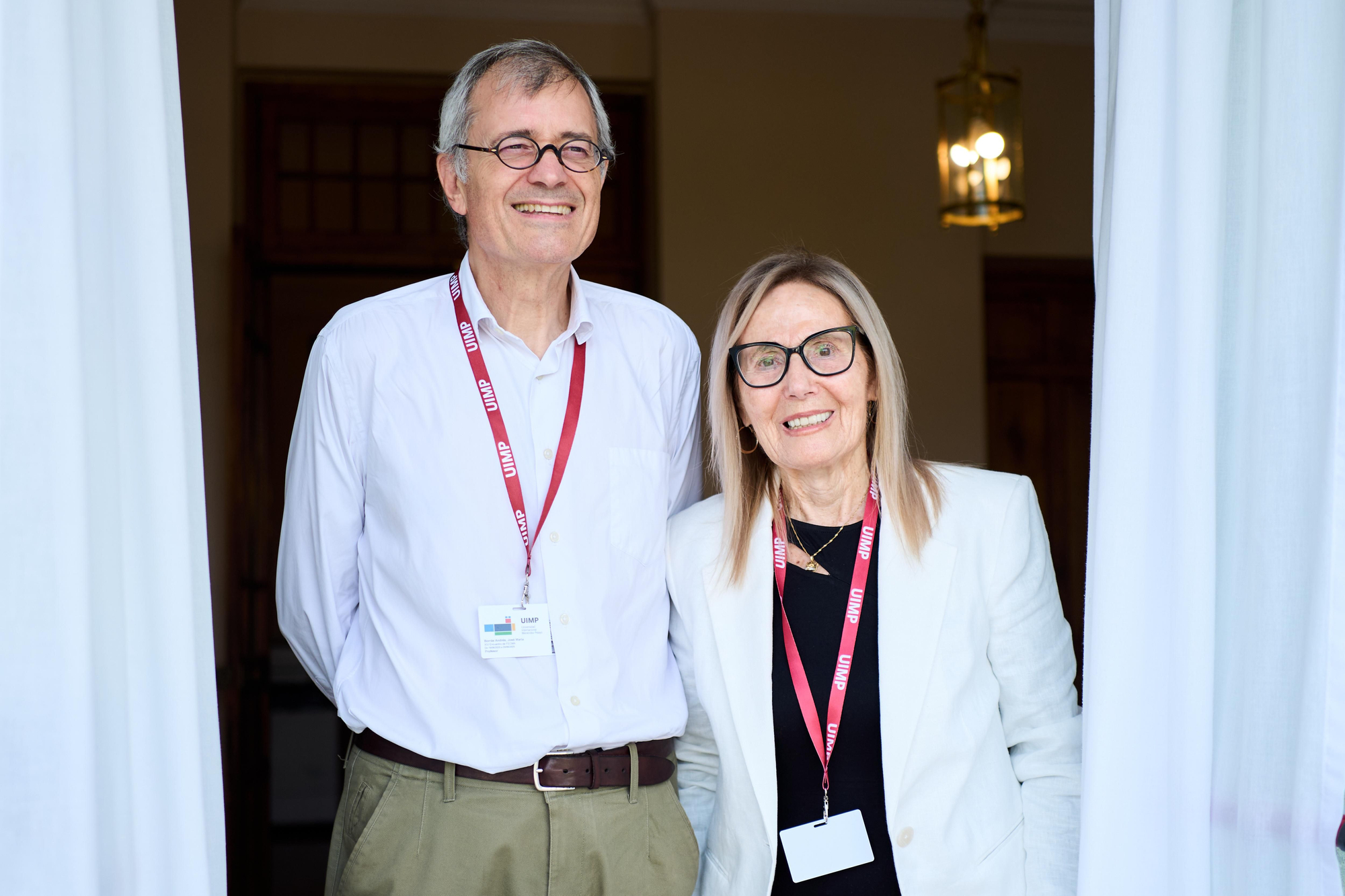Josep Borrás junto a María Antonia Gimón, presidenta de FECMA, en el XIV Encuentro sobre cáncer de mama organizado en la UIMP.