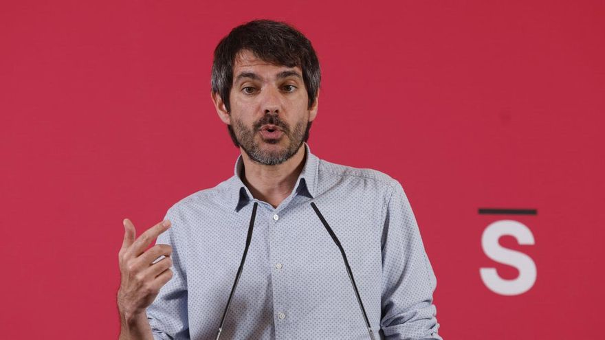 El ministro de Cultura y portavoz de Sumar, Ernest Urtasun, durante la rueda de prensa ofrecida este lunes en Madrid.