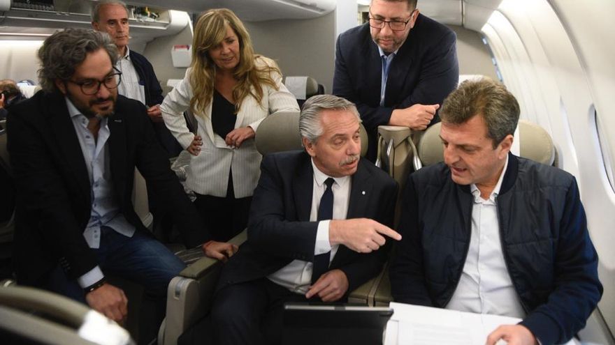 Fernández suma a Massa a la gira y busca en Bali una revisión del acuerdo con el FMI