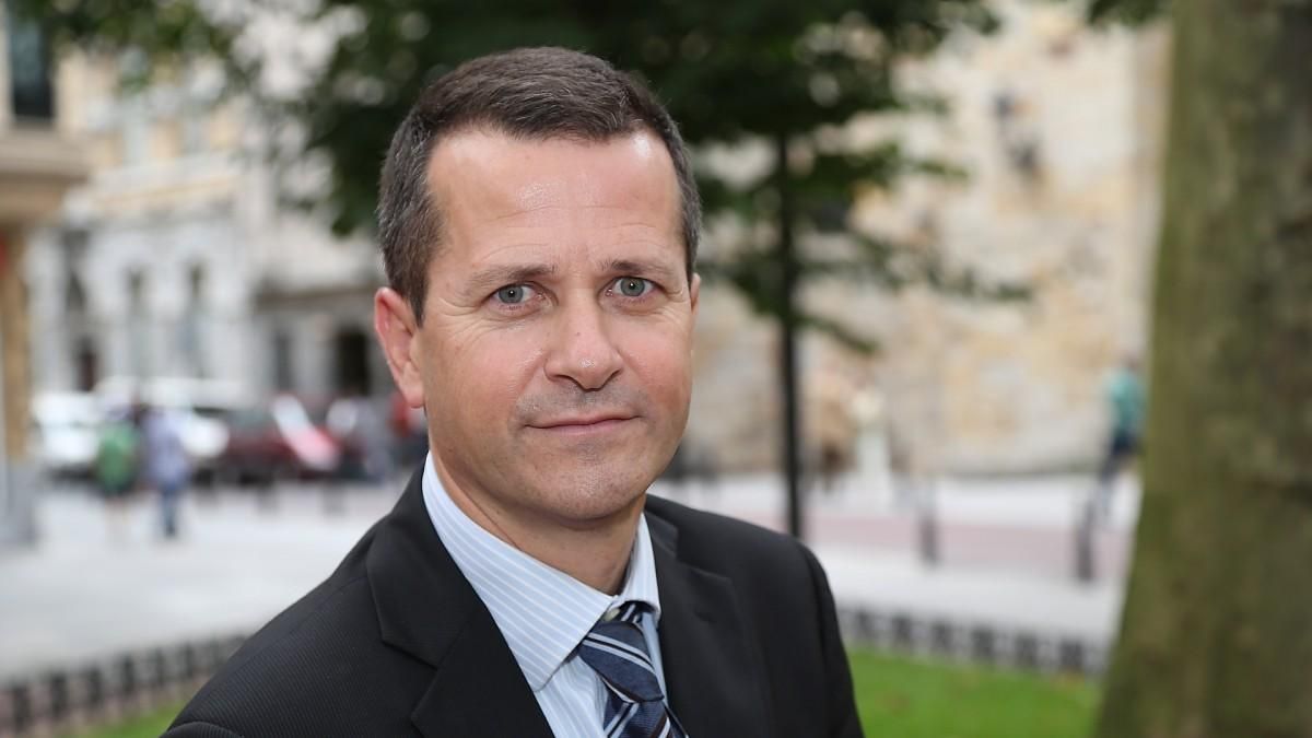 8. Jokin Bildarratz Sorron - Educación