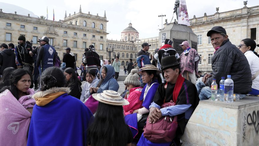 Indígenas que protestaban en Bogotá regresan a su región tras lograr acuerdo con Gobierno