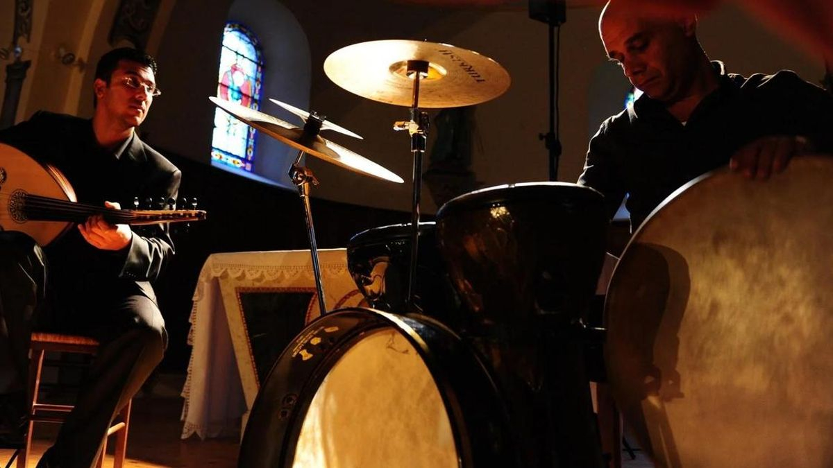 El dúo palestino Sabîl trae a Asturias su música y su testimonio para ayudar a los niños de Gaza