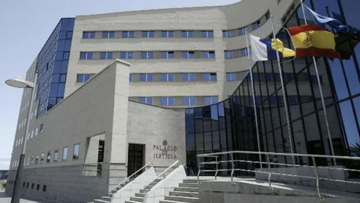 Dos mandos de la Policía Local de Buenavista aceptan penas de cárcel y devolver los 83.000 euros que se apropiaron de multas