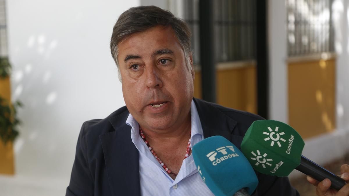 Miguel Ruiz Madruga, informa de las actuaciones de mantenimiento realizadas en los centros escolares durante el verano