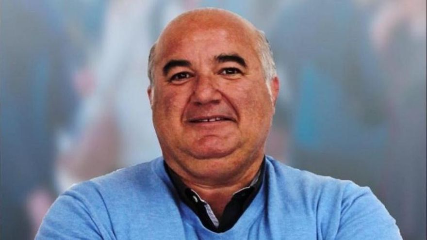 "A ver si las vacaciones de un concejal de pueblo pagadas con su dinero van a convertirse en asunto de Estado"