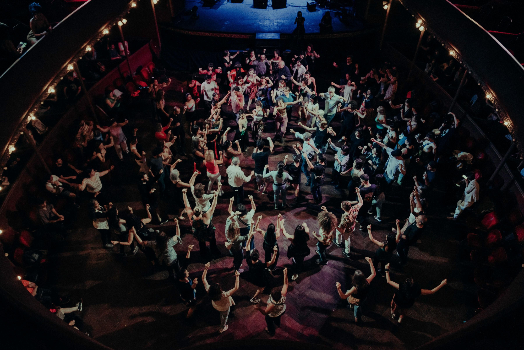Clase de danza en la previa del recital de Don Olimpio
