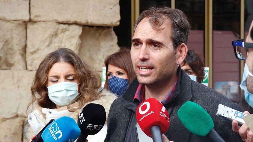 La oposición critica que se le retiren competencias a Dorado por el caso de Infraestructuras pero asuma otras