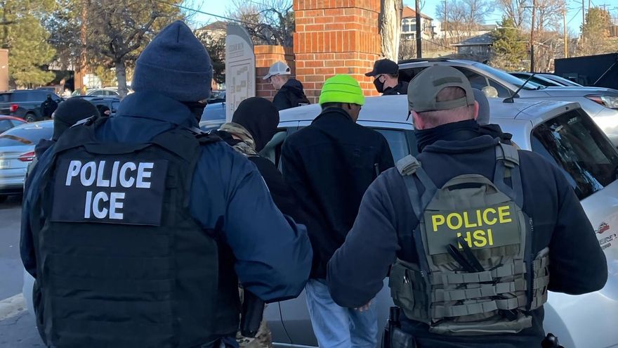 Arrestan en redadas en Aurora a 100 pandilleros del Tren de Aragua y a otros migrantes