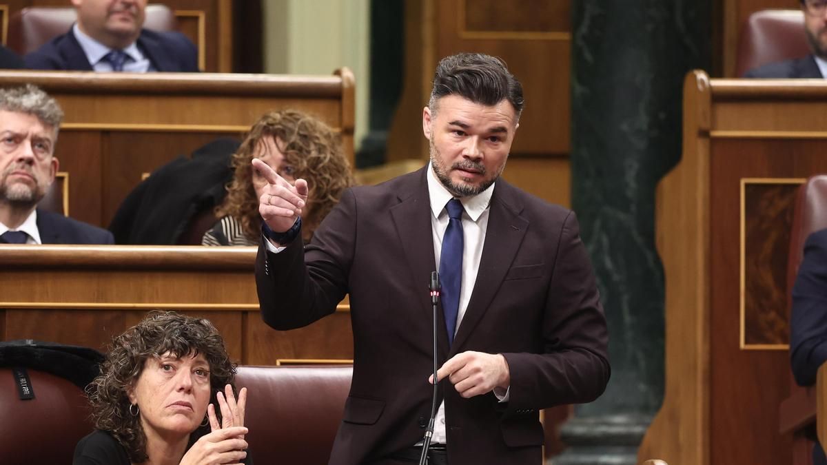 El portavoz de ERC en el Congreso, Gabriel Rufián, interviene durante una sesión de control al Gobierno, en el Congreso de los Diputados, a 10 de diciembre de 2025, en Madrid (España).