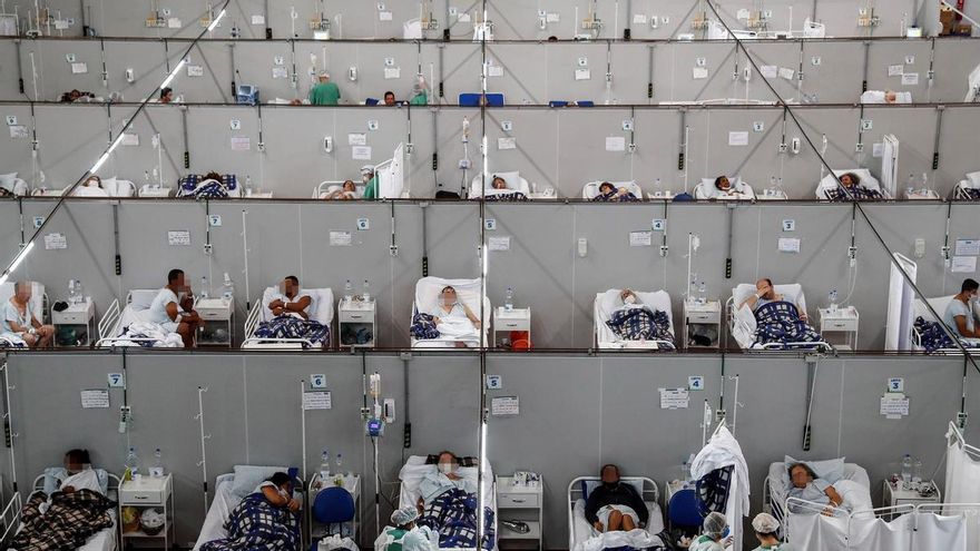 Fotografía general de pacientes en tratamiento por la covid-19, en el Hospital Municipal de Campaña Pedro Dell Antonia, en la ciudad de Santo André, en el estado de Sao Paulo (Brasil), en una fotografía de archivo.