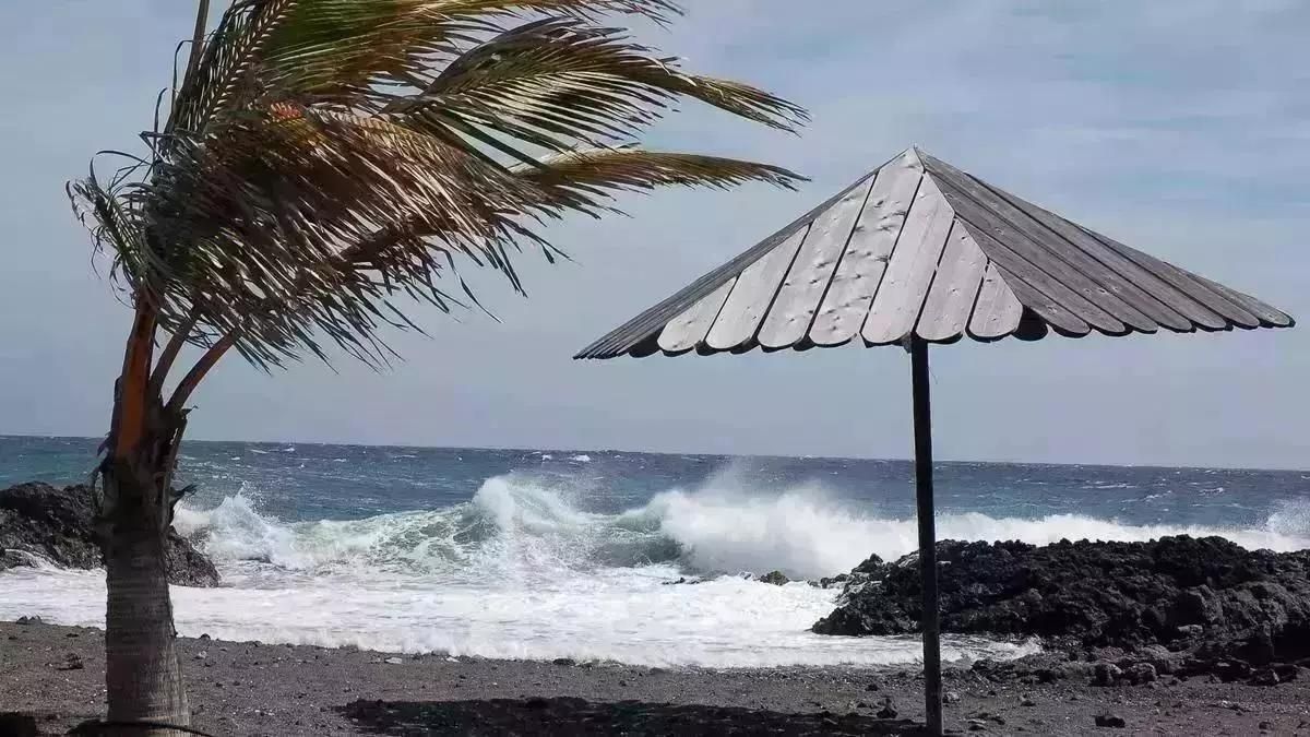 Declarada la alerta por vientos y fuerte oleaje en Canarias