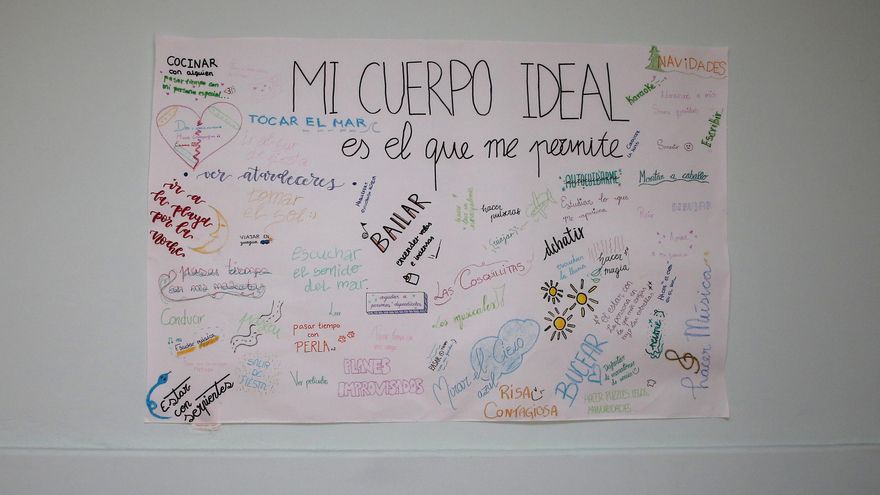 Cartel elaborado por usuarias y usuarios de la asociación Gull Lasègue. (ALEJANDRO RAMOS)