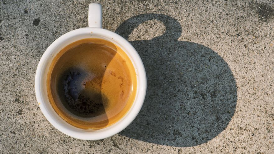 Cómo quitar una mancha de café de la pared
