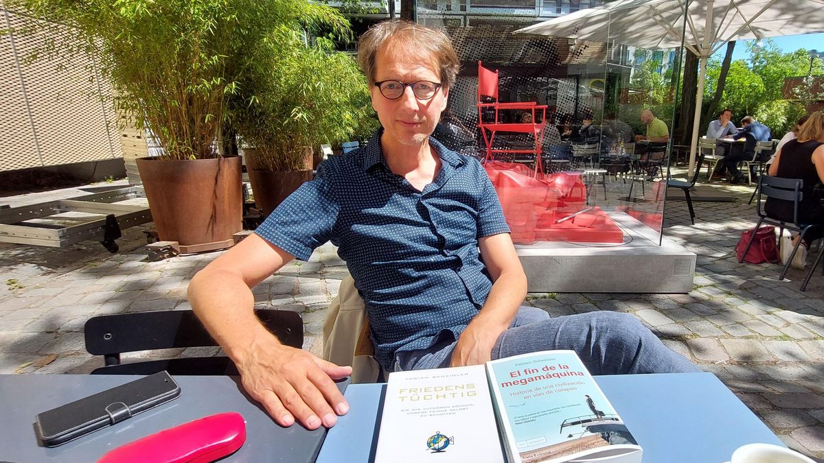 Fabian Scheidler durante la entrevista con elDiario.es en Berlín