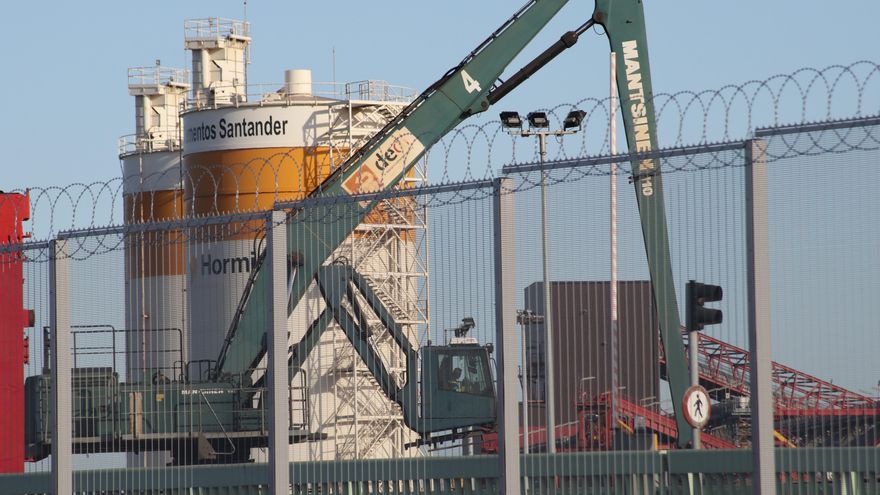 La portavoz parlamentaria del PSOE, "totalmente en contra" de la instalación de concertinas en el Puerto de Santander