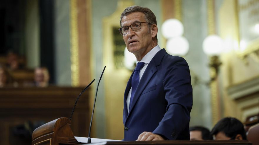 Alberto Núñez Feijóo interviene en la primera sesión de su debate de investidura a la Presidencia del Gobierno este martes.