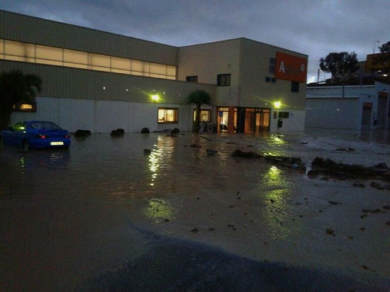 La ITV de Jinámar, inundada.