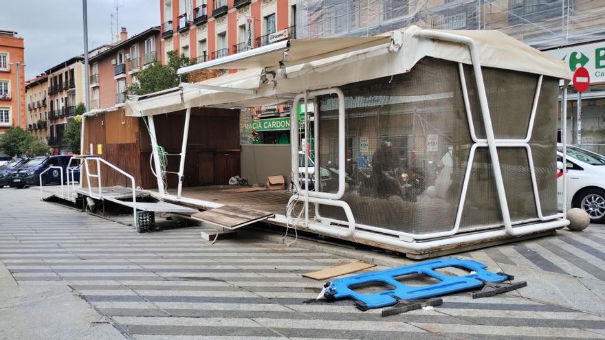 Adiós a los "quioscos antiprostitutas" que ocupaban con sus terrazas dos plazas en el centro de Madrid