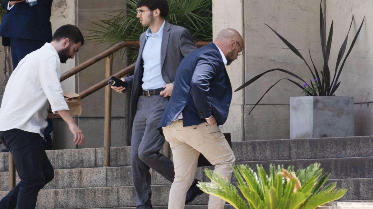 Diego Spagnuolo, al llegar a Comodoro Pu. El ex titular de ANDIS está en el epicentro de la investigación de la Justicia por supuestos hechos de corrupción en la gestión Milei.