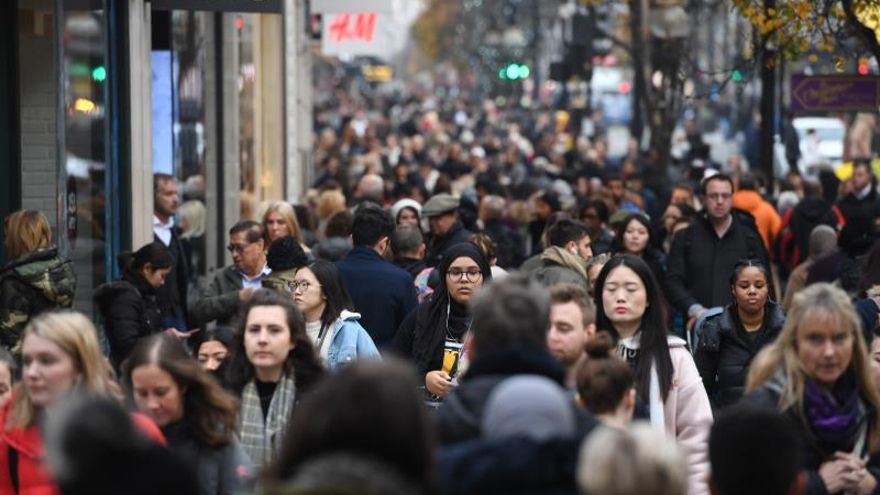 Reino Unido lanza un nuevo sistema de inmigración en medio de la crisis del "brexit"