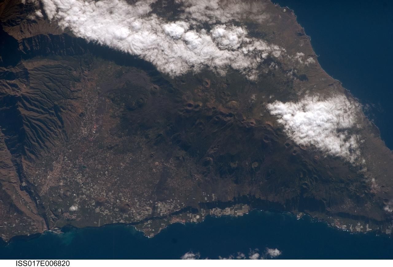 Centro-sur de la Isla de La Palma, donde se aprecian las formas volcánicas. (La NASA).