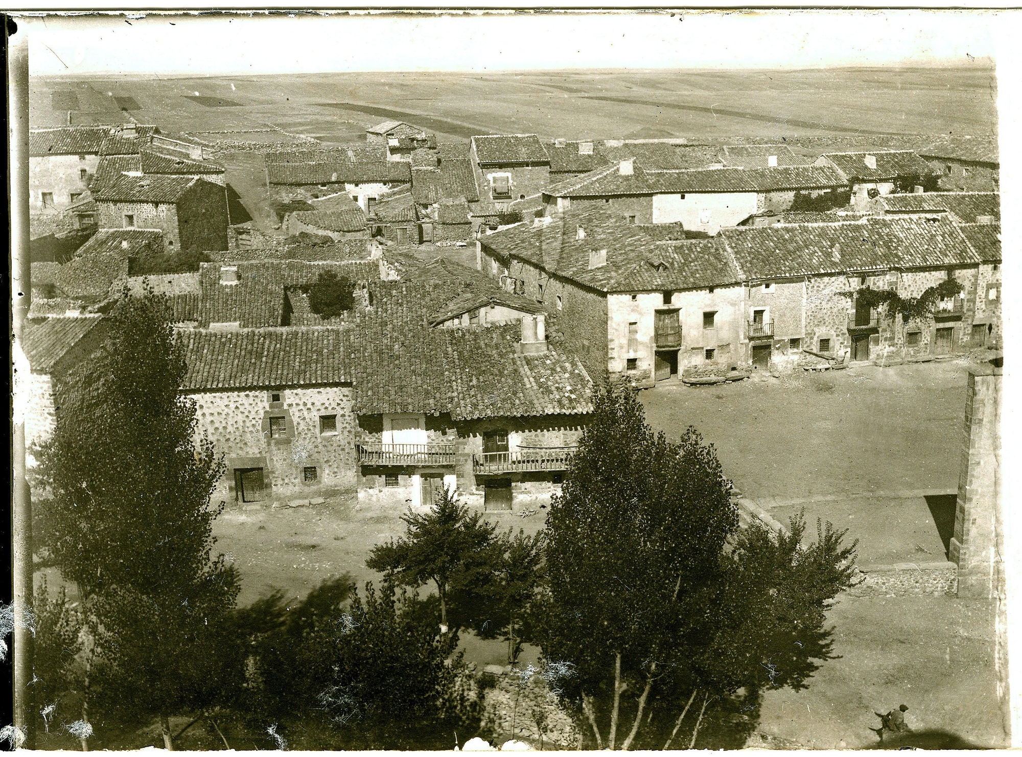 Campillo de Dueñas (Guadalajara). Años 20. Fondo Los Legados de la Tierra. Archivo de la Imagen de Castilla-La Mancha.