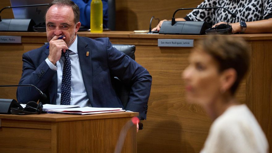 UPN se va del Parlamento de Navarra tras llamar "escoria" a Chivite por pactar con EH Bildu, a quienes tacha de "terroristas"