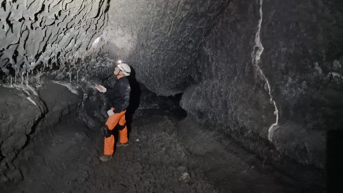 Recorrido por los nuevos tubos volcánicos del Tajogaite.