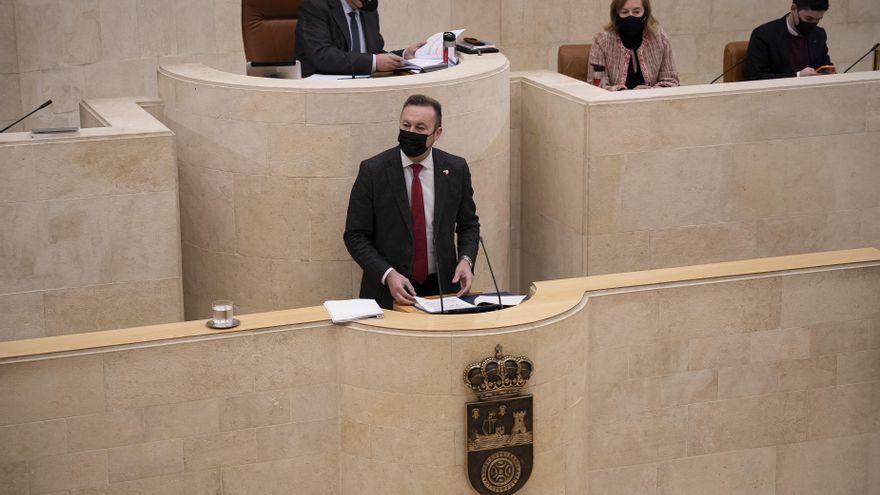 Archivo - El consejero Guillermo Blanco en el Parlamento