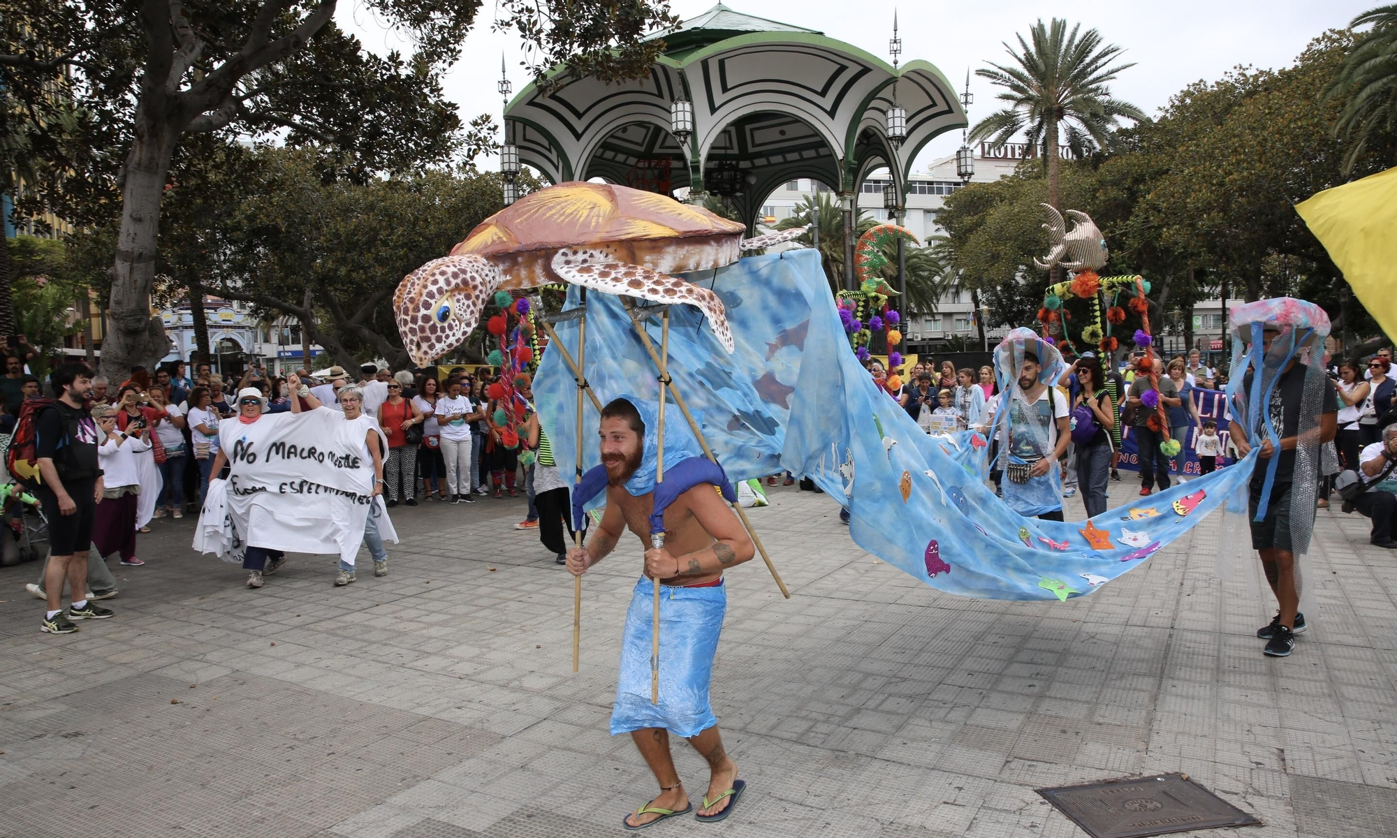 Protesta en San Telmo contra la ampliación del muelle de Agaete.
