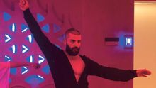 Oscar Isaac baila en casa sin violar el confinamiento en 'Ex Machina'