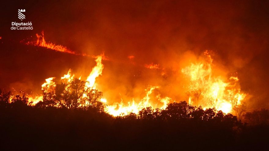 El incendio de Segorbe se mantiene activo y ya ha arrasado 633 hectáreas, parte en el Parque Natural de la Sierra Calderona