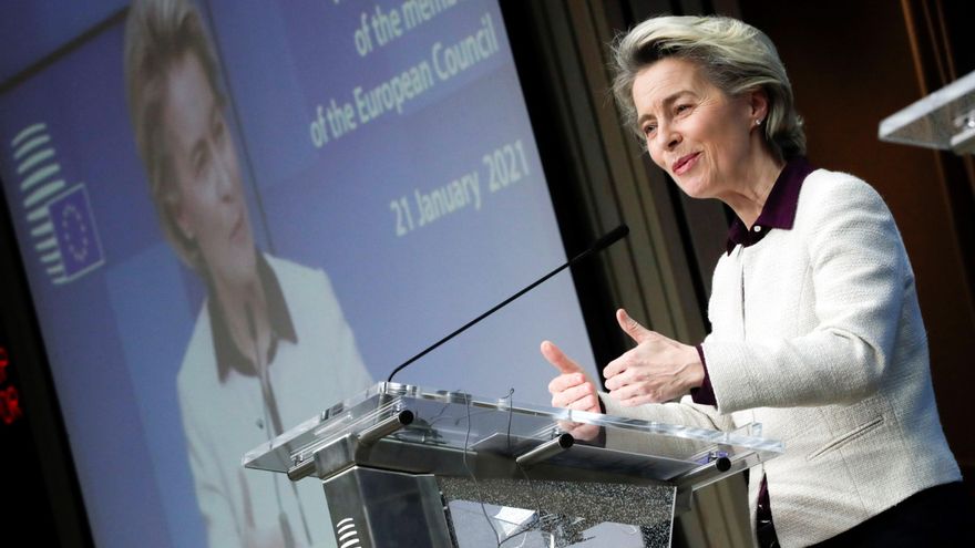 Von der Leyen habla con Johson del mecanismo de control de exportación de las vacunas