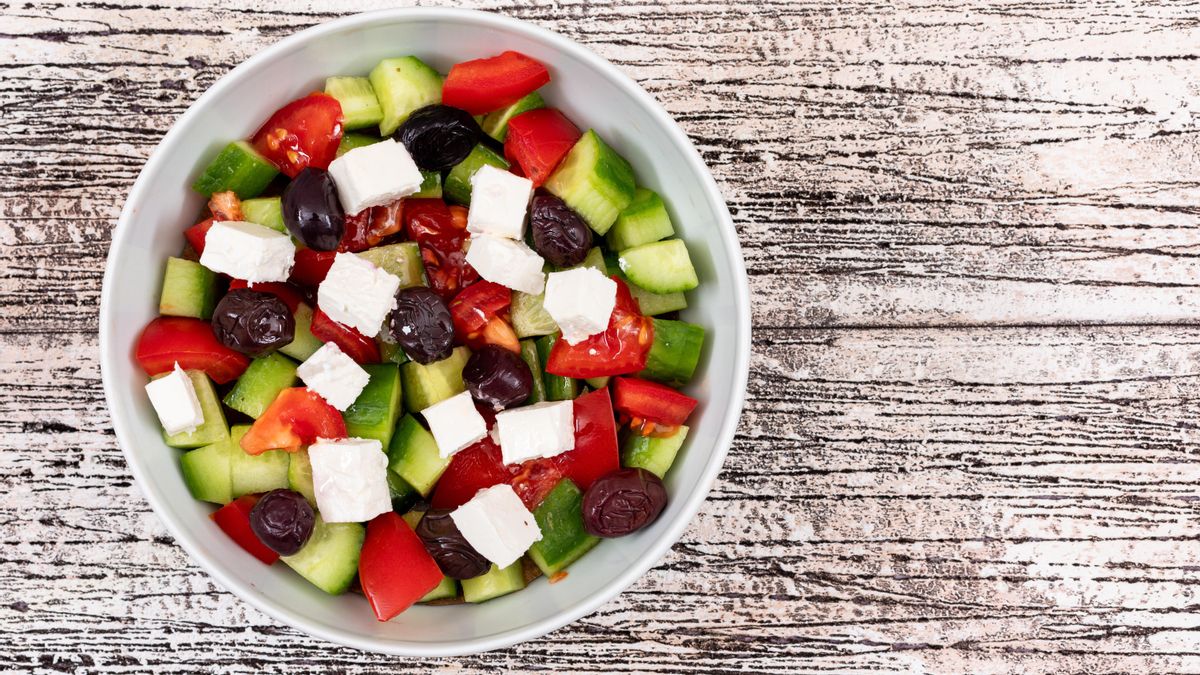 Receta tradicional griega sin pasta ni lechuga