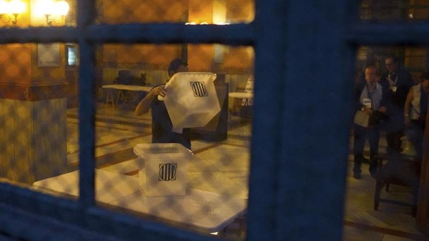 Los Mossos han cerrado ya más de 90 colegios electorales del 1-O