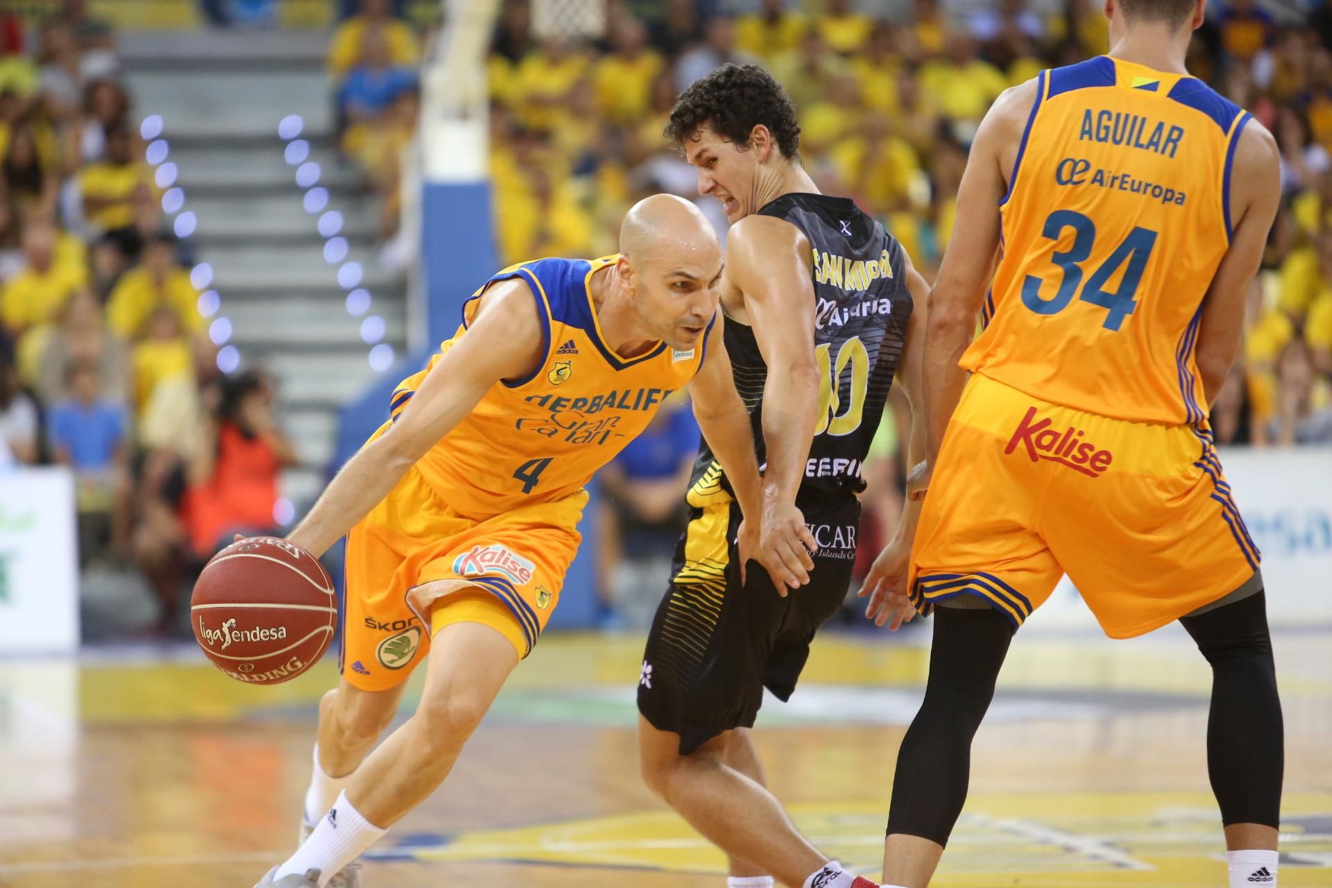 Imágenes del encuentro entre Herbalife Gran Canaria - Iberostar Tenerife. Alejandro Ramos.