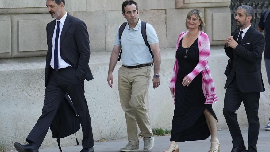 La Audiencia de Barcelona retira el delito que podía implicar cárcel para los exconsellers de Salud por las vacunas a policías